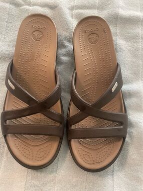 CROCS Women's Brown Crisscross Comfort Sandals